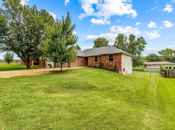 808 N 13th Street, Ozark, MO 65721