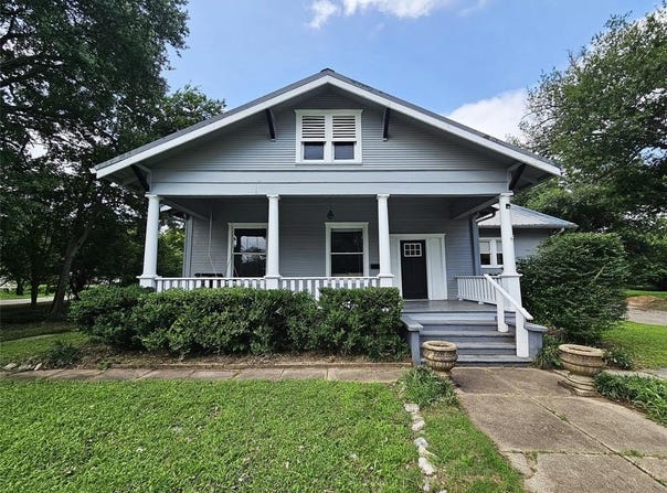 210 E Navasota Street, Groesbeck, TX 76642