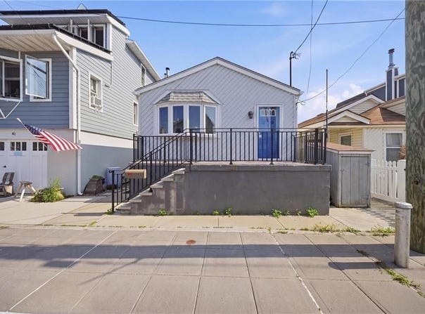 39 W 11th Road, Broad Channel, NY 11693