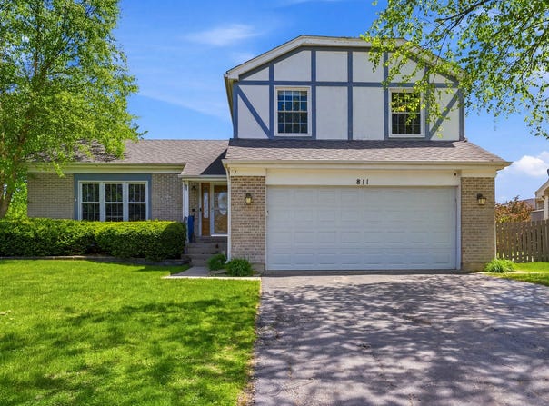 811 Westbury Drive, Algonquin, IL 60102