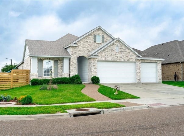 8233 Yosemite Drive, Corpus Christi, TX 78414