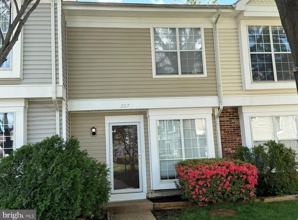 207 SAINT JOHNS SQUARE, STERLING, VA 20164