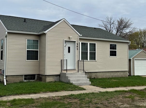 203 1St Avenue W, Swea City, IA 50590