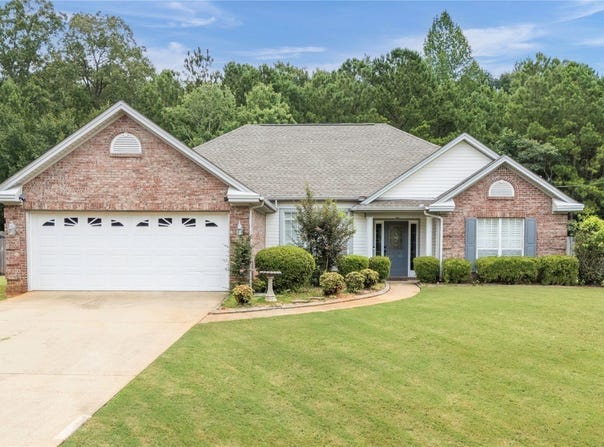 160 OLD ORCHARD Loop, Deatsville, AL 36022