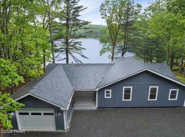 105 Cherry Point Court, Hawley, PA 18428