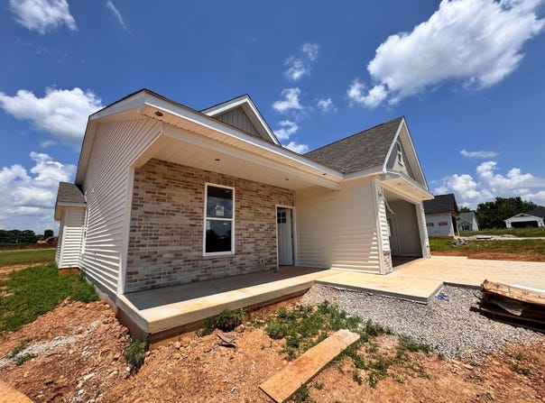 36 Robert Allen Ln, Brandenburg, KY 40108