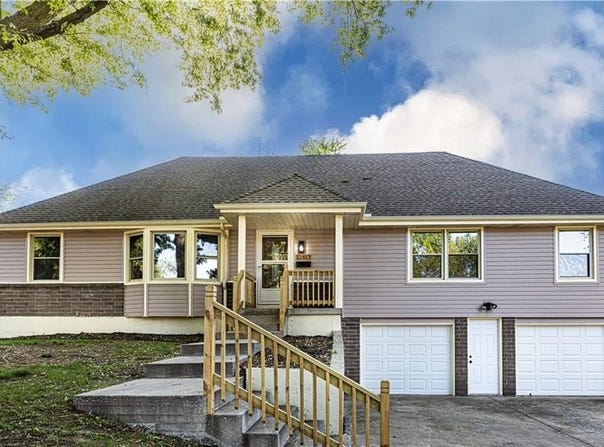12813 Overhill Road, Grandview, MO 64030