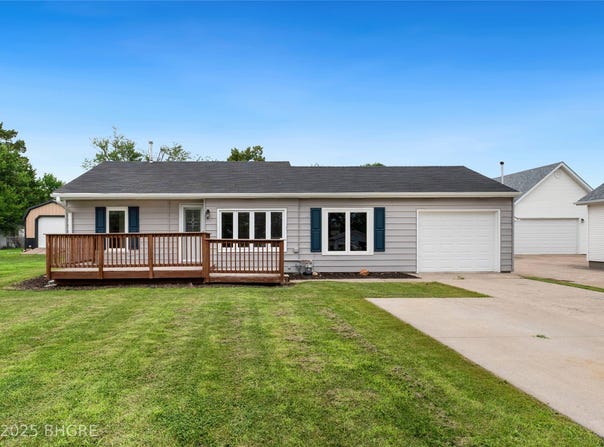 808 E 8th Street S, Newton, IA 50208