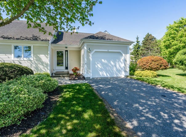 7 Masters Court, Mashpee, MA 02649