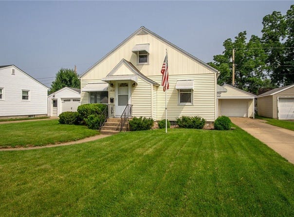 1830 Valmont Avenue, Eau Claire, WI 54701