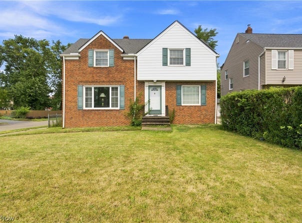 13577 Cedar Road, University Heights, OH 44118