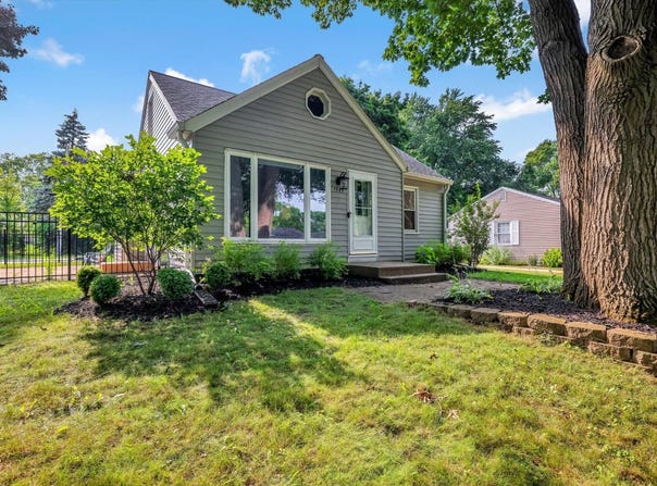 1745 N 118th St, Wauwatosa, WI 53226