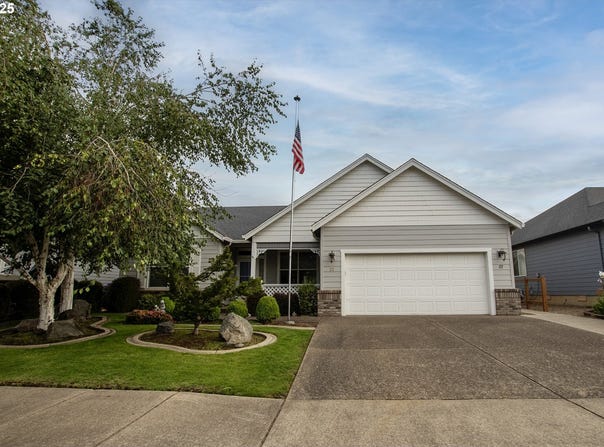 22 ALMOND WAY, Creswell, OR 97426