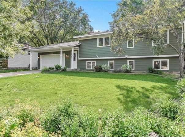 8563 72nd Street S, Cottage Grove, MN 55016
