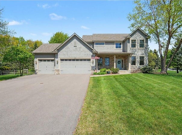 2350 Fawn Hill Court, Chanhassen, MN 55317