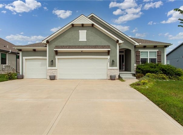 520 SE David Road, Lee's Summit, MO 64082