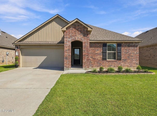 203 Broussard Hill Drive, Broussard, LA 70518