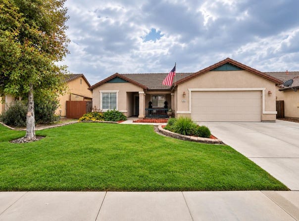 2073 W Queens Way, Hanford, CA 93230