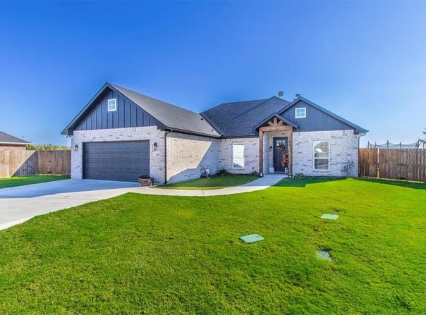 141 Palmer South Court, Palmer, TX 75152