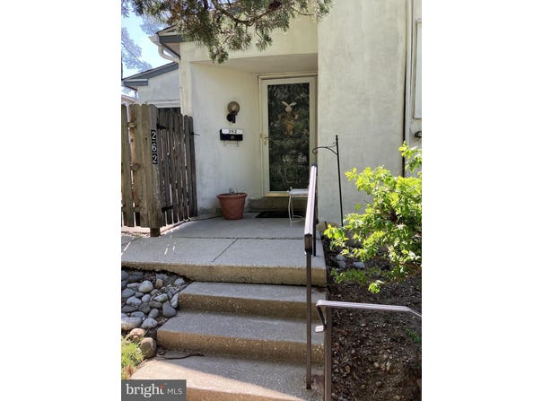 262 GREEN BRIAR COURT, NEWTOWN SQUARE, PA 19073