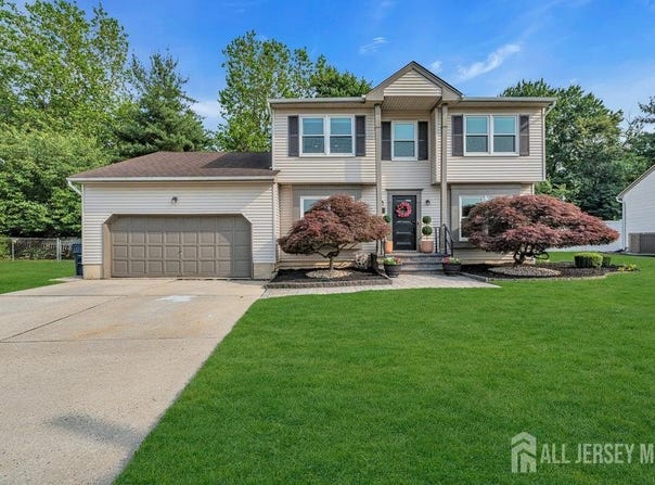 61 Lynn Court, North Brunswick, NJ 08902
