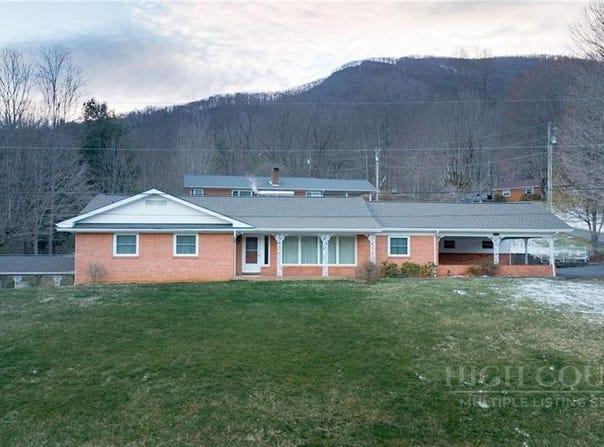 119 Forest Hill Dr, West Jefferson, NC 28694