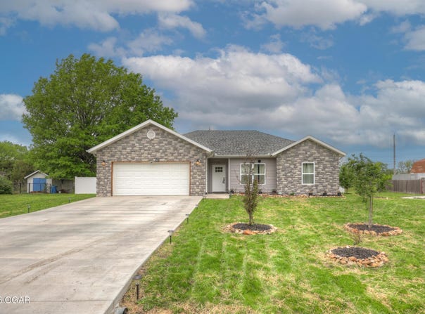 1925 Wynwood Drive, Carthage, MO 64836