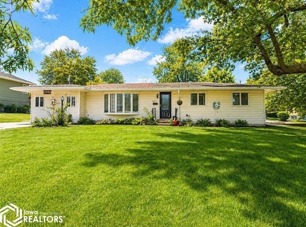 704 E Monroe Street, Mount Ayr, IA 50854