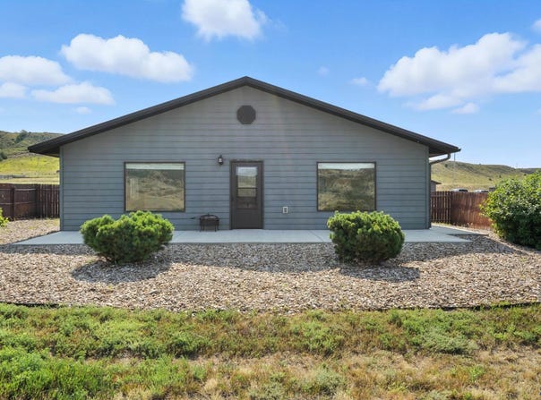 27573 WATTS LN, Hot Springs, SD 57747