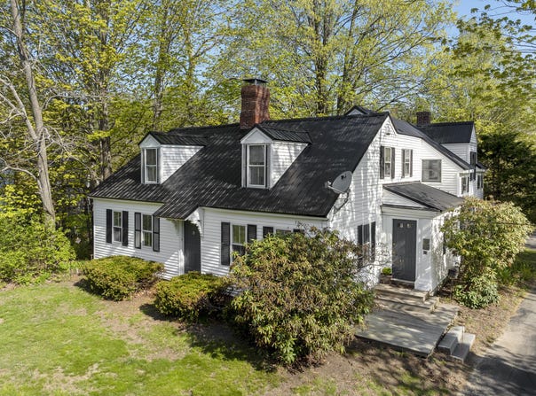 15 Winter Street, Topsham, ME 04086