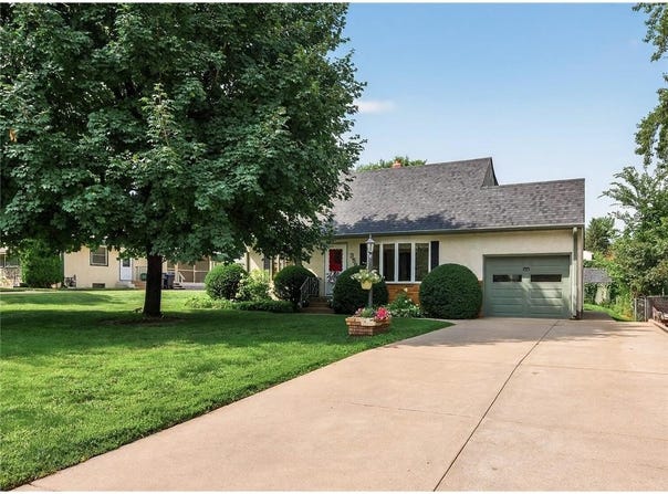 359 County Road B W, Roseville, MN 55113