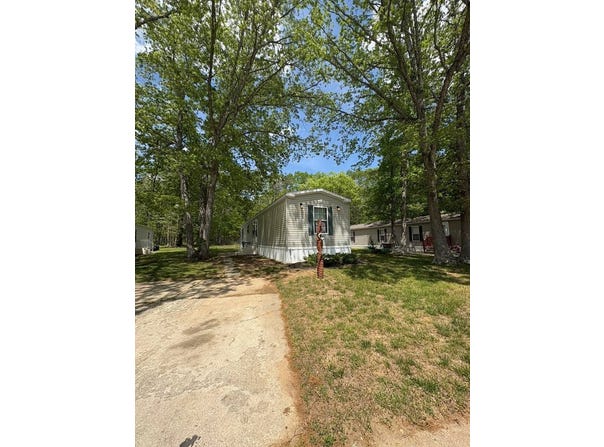 123 Chalet Ln, Buena, NJ 08360