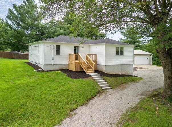 2832 Rushmore Lane, St Joseph, MO 64505