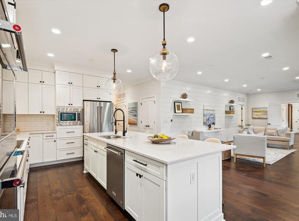 141 WEST STREET, ANNAPOLIS, MD 21401