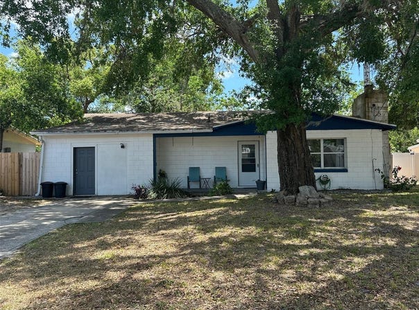 890 EMERALD DRIVE, MOUNT DORA, FL 32757