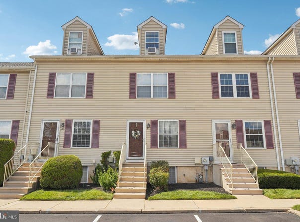 31 CARRIAGE KNOLL COURT, LANGHORNE, PA 19047
