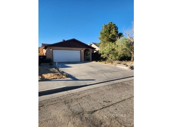 932 W Langley Ave, Ridgecrest, CA 93555