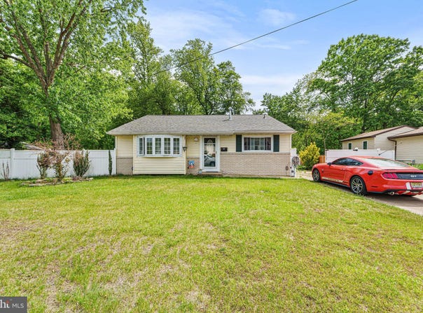 30 SAN DIEGO DRIVE, MAGNOLIA, NJ 08049