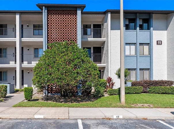 11 ESCONDIDO CIRCLE, ALTAMONTE SPRINGS, FL 32701