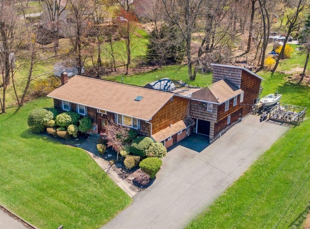 2 Aura Drive, Valley Cottage, NY 10989