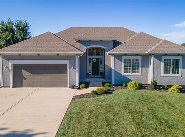 19392 W 210TH Street, Spring Hill, KS 66083