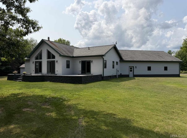 39672 Pike River Road, Chassell, MI 49916