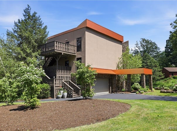 6985 Chestnut Ridge Road, Orchard Park, NY 14127