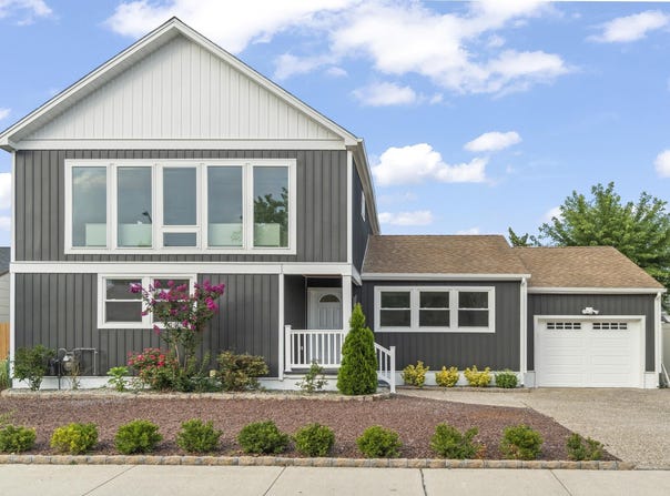 811 N Burghley Ave, Ventnor, NJ 08406