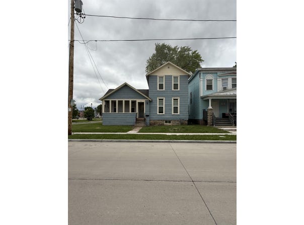 720 W LINCOLN Avenue, OSHKOSH, WI 54901