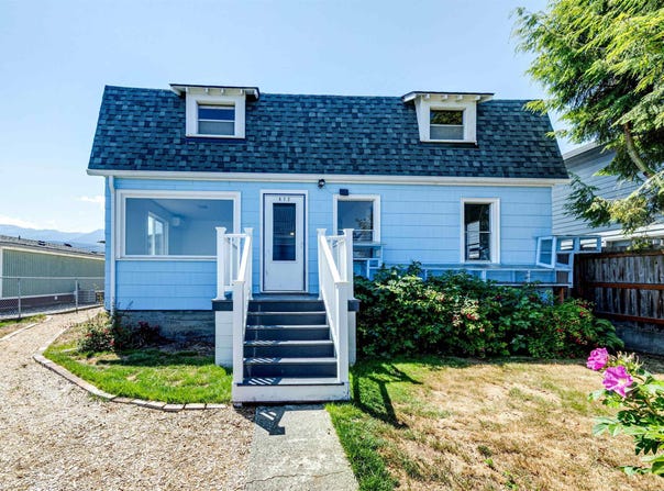 812 W 4th St, Port Angeles, WA 98362