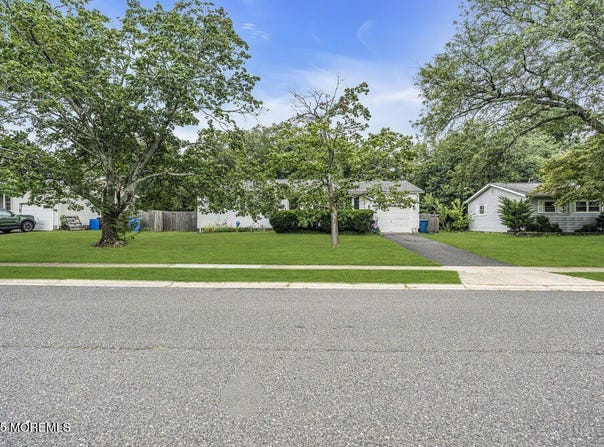 30 Drexel Drive, Jackson, NJ 08527