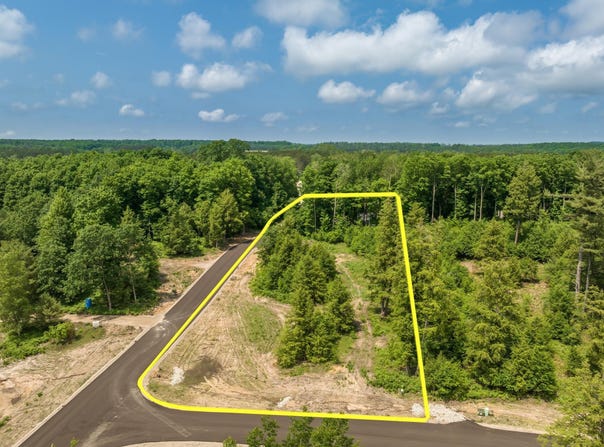 8910 Hemlock Hill Drive, Traverse City, MI 49685