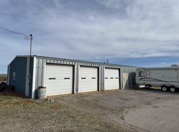 1601 S Hobson, Leedey, OK 73654