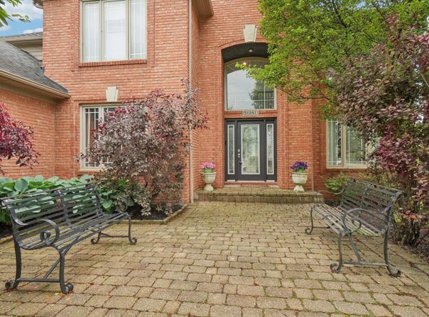 51251 Castle Mar Court, Macomb, MI 48042
